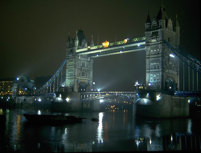 Nocni Tower Bridge