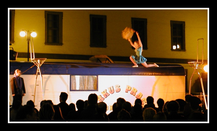 Pouliční cirkus