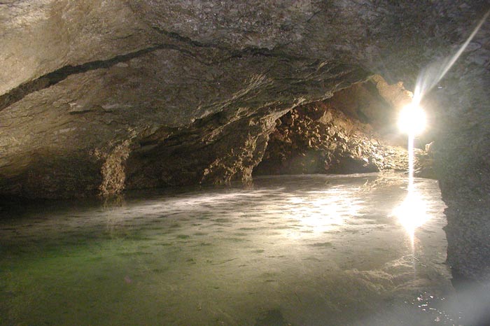 Zmrzlé jezero dětské císařovny
