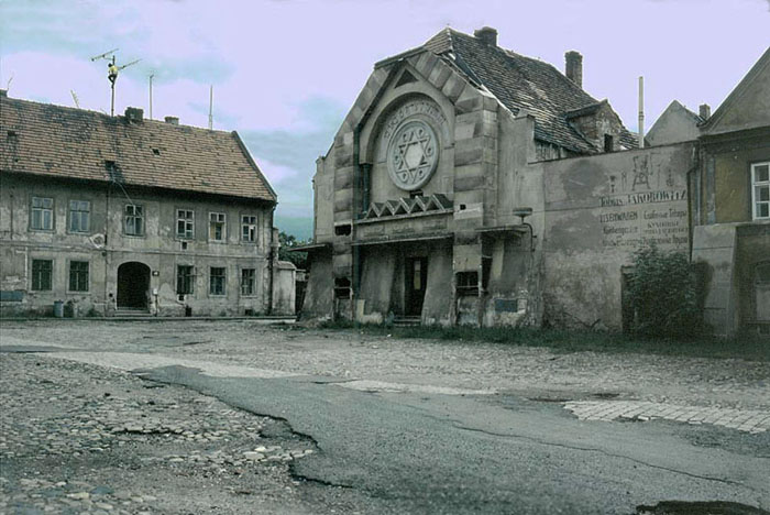 žatec-cikán na střeše