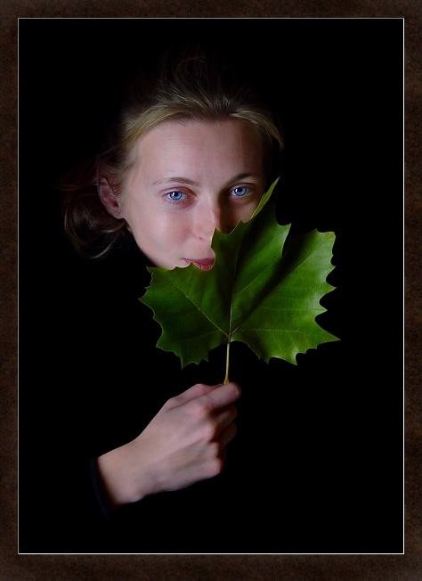 Žena a list II