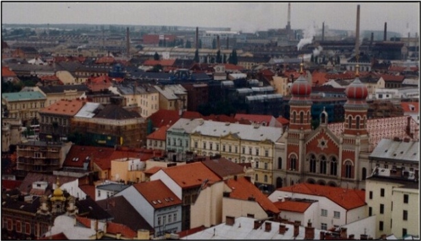 Střechy a komíny... a věže...