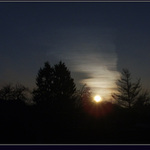 První záblesk nad vesnicí