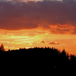 zapadlo sluníčko za kopeček ..