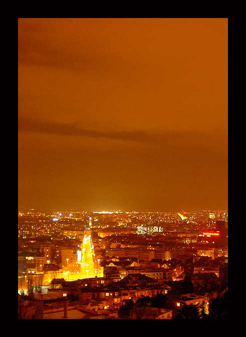 ...žiara veľkomesta...