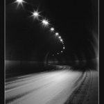 V tunelu