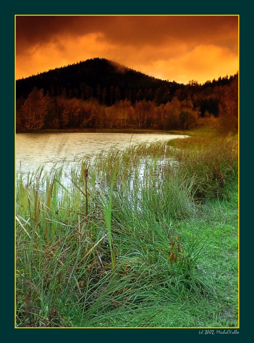 Piesková búrka nad jazierkom