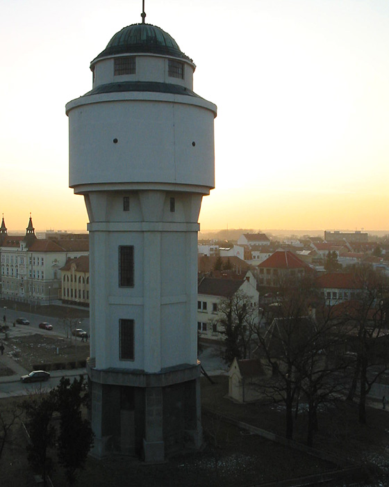 Břeclav, vodárna a večer