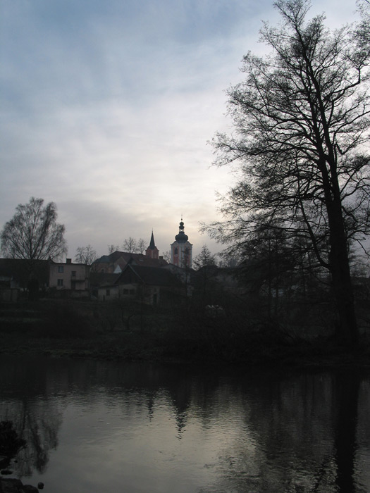 Kostel nad rekou