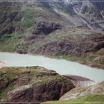 Přehrada na ledovcovém splazu