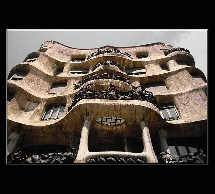 ...casa mila...