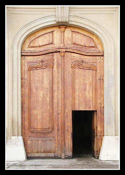 ...ante porta...