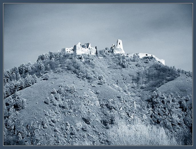 tajemný hrad v Karpatech