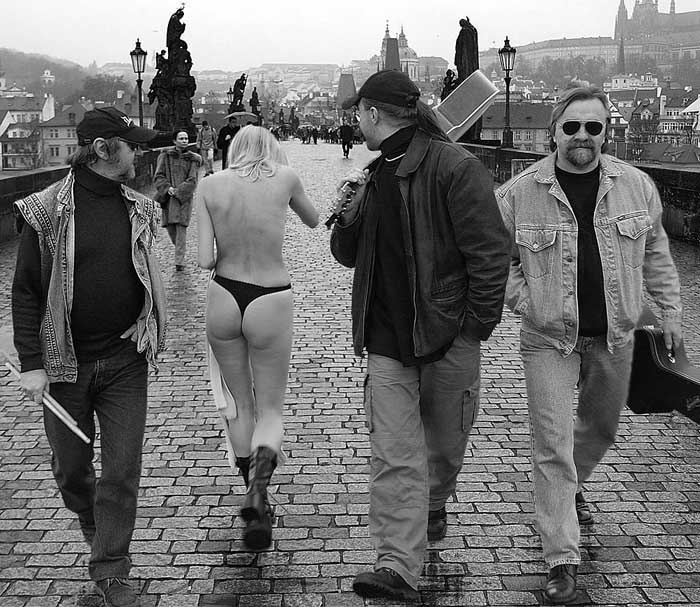 Nahá v dešti - Nečekaná inspirace