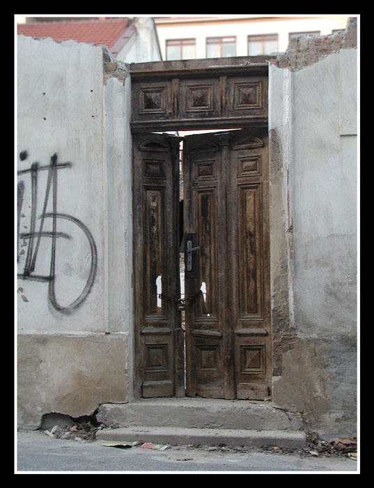 ...vstupte, prosim...
