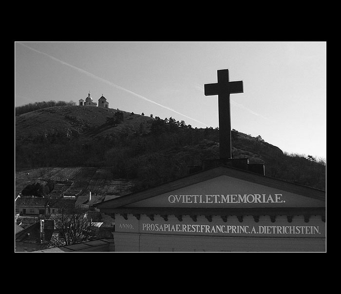 QVIETI.ET.MEMORIAE.