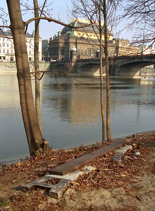 Unavená lavička II.