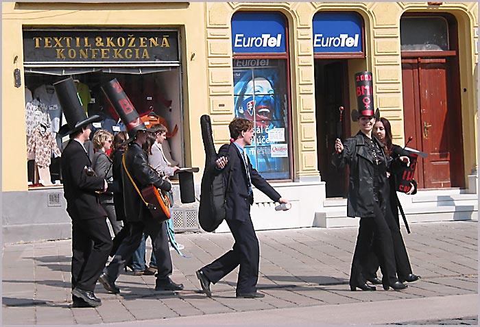 Sladkých osemnásť