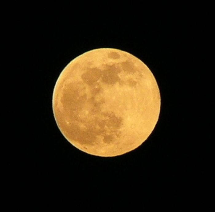 měsíc