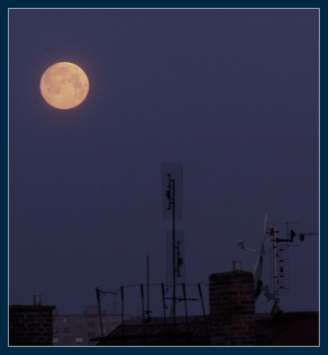 Satelity
