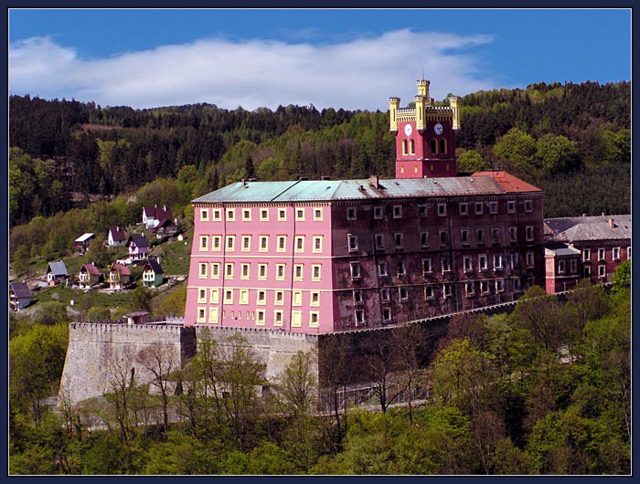 Kájínkův hrad z pohledu na úrovni