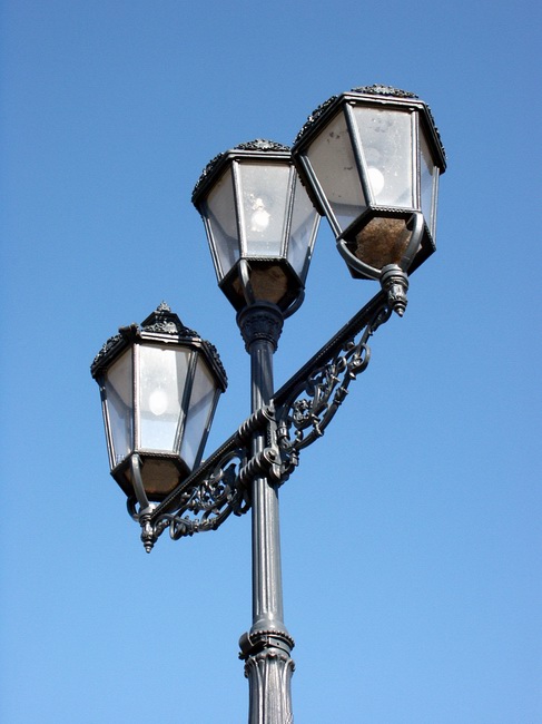 Kdyz lampu premohlo denni svetlo...