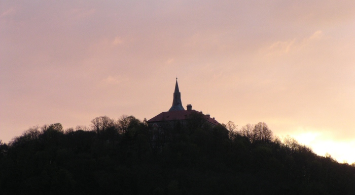 ..:: Vychod slunce na zámkem Zeléná Hora ::..