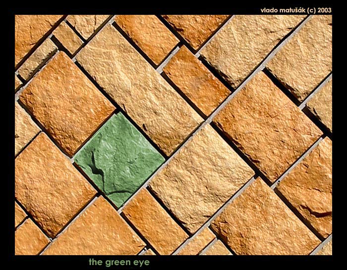 <font color=green>...<b> the green eye </b>...</font>