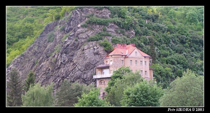 ... na kopcu stala, pekna sa zdala :)