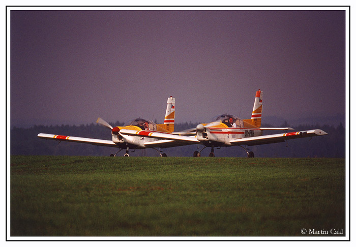Dvojice letadel Z-142 na startu