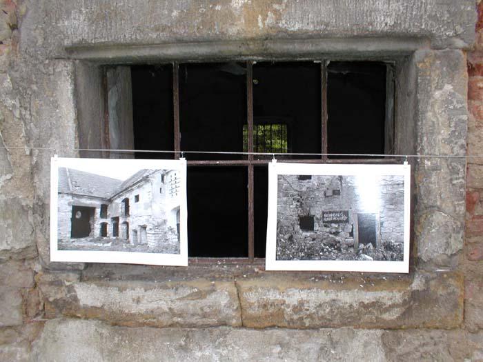 Fotografie na fotografii - okno v okně