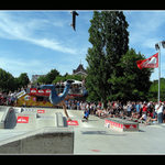 Letici skateboard...