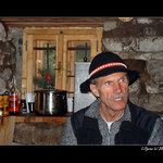 Peter-chatař,horský vůdce,šerpa a učitel