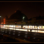 noční refíž dírou v plotě