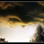 najprv sa zacali zbierat mraky...