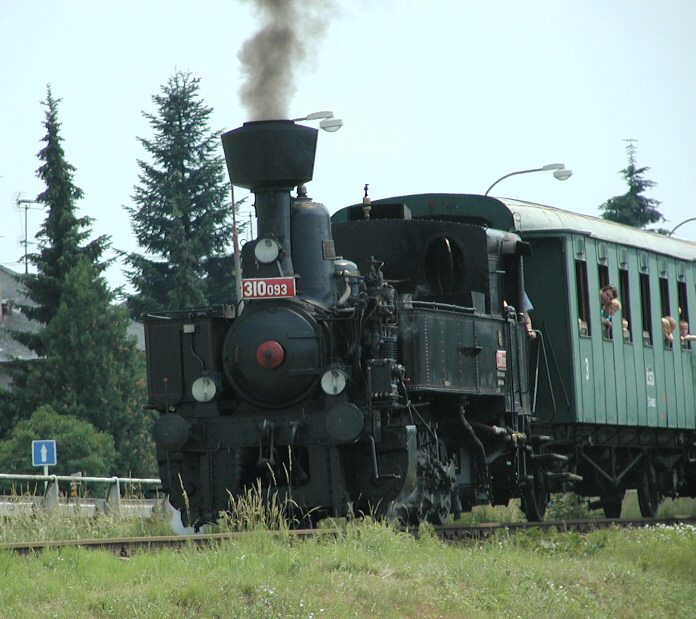 310 095