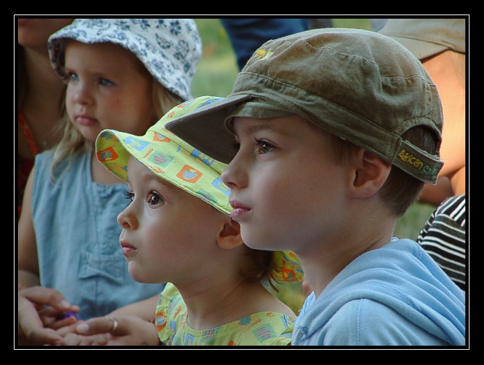 Kouzlu divadla propadli jak brácha, tak ségra ...  ,-)