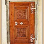 Zavřená zakřivená dvířka