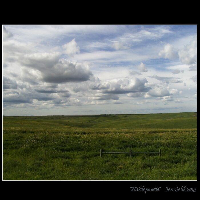 <b><i>Niekde po ceste</i></b>