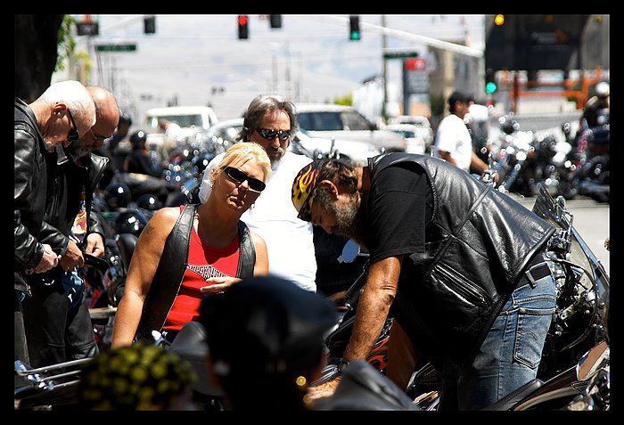 Sakra, kam si to dala ???<br>(Hollister 2003, Biker's party)