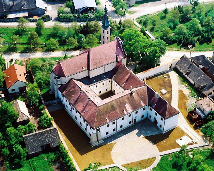 Kláštor