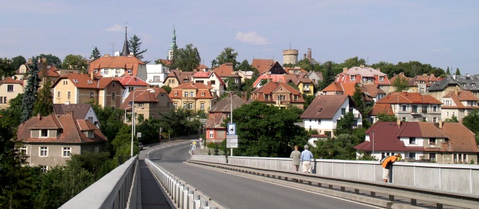 Pohled z Bechyňského mostu na Tábor