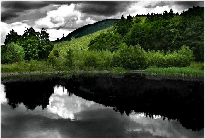 Jezero devíti roztočených zrcadel