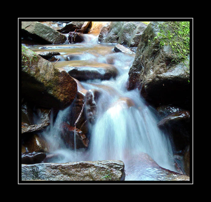 ... po kameni skáče