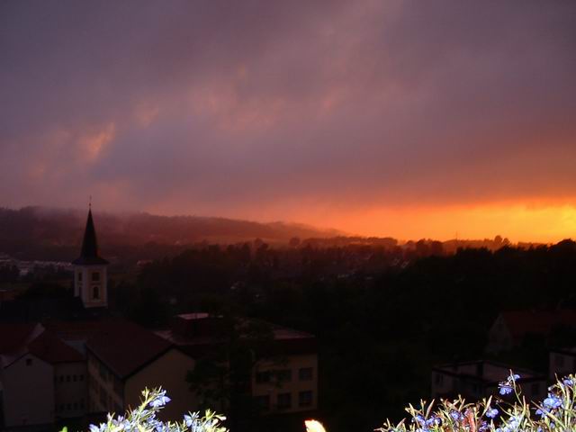Hořící nebe.