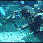 s fotoaparatem pod hladinou