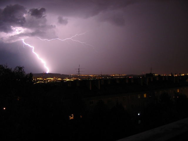 ...a obloha se rozevrela