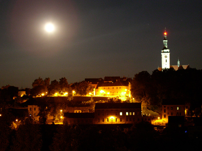 Za svitu měsíce II