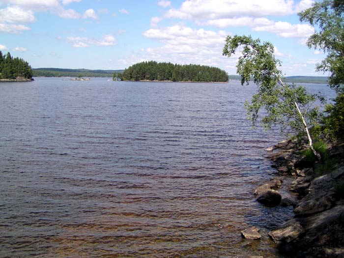 Jezero Femsjoen nedaleko Haldenu - Norsko