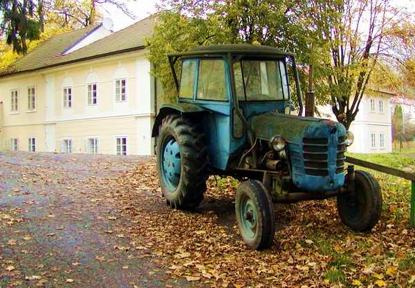 stary traktor